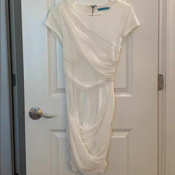 alice + olivia
Short Sleeve Goddess Dress - Picture 5 of 6